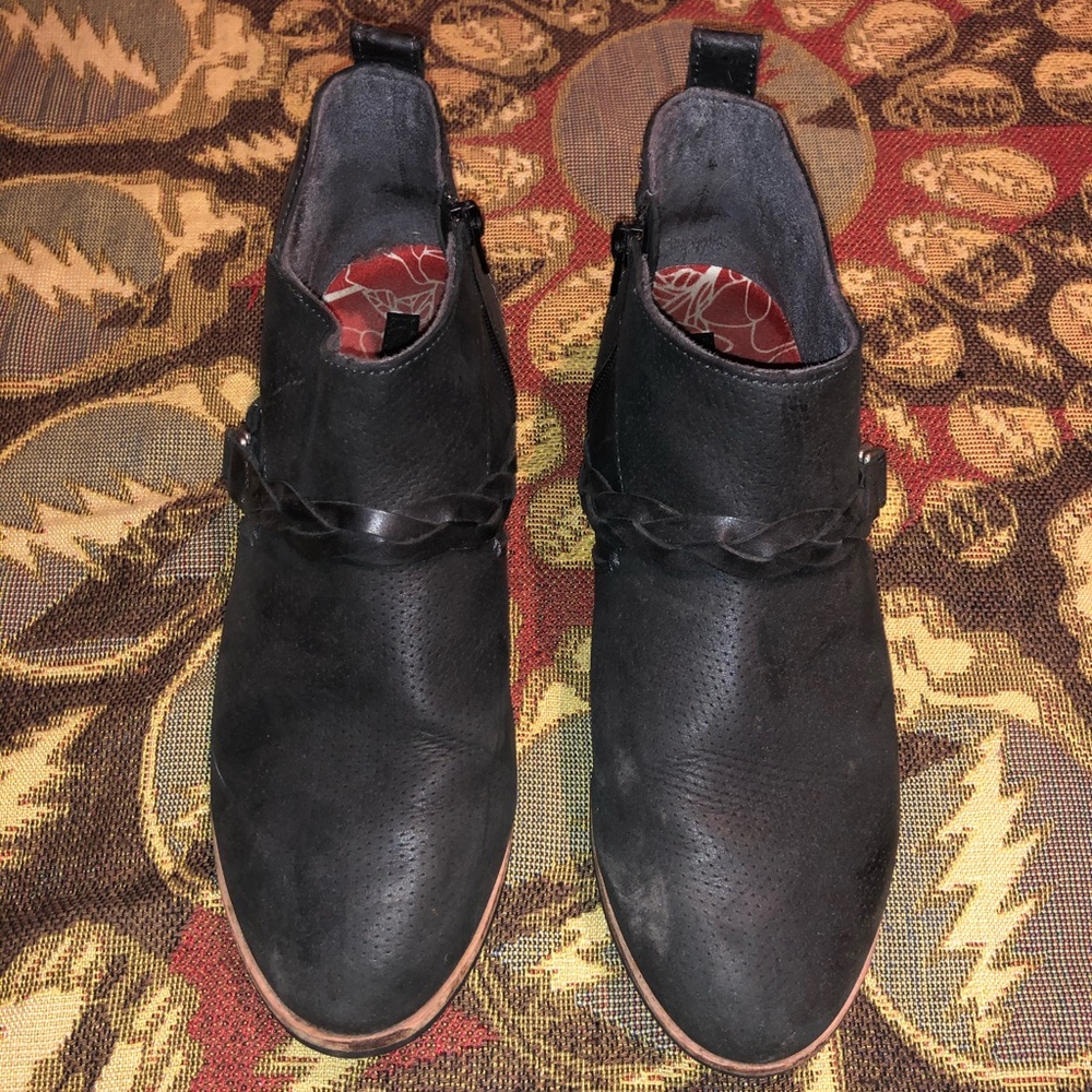 OluKai Ho’olu Black Booties